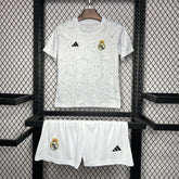 REAL MADRID PRE MATCH 24/25 CONJUNTO INFANTIL - Bota de Oro Tienda